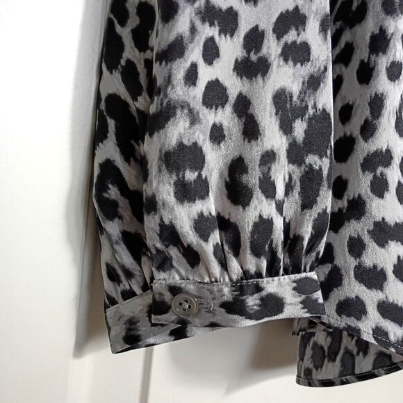 J. Jill Wearever Collection Satin Leopard Print Button Up Blouse MP Mob Wife - Picture 4 of 7